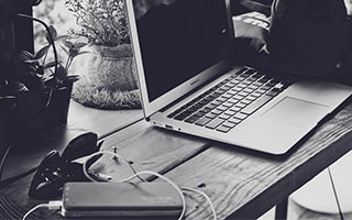 爱游戏官网充值-英超豪门疯狂引援，购入顶级中场巩固争冠决心，英超落魄豪门