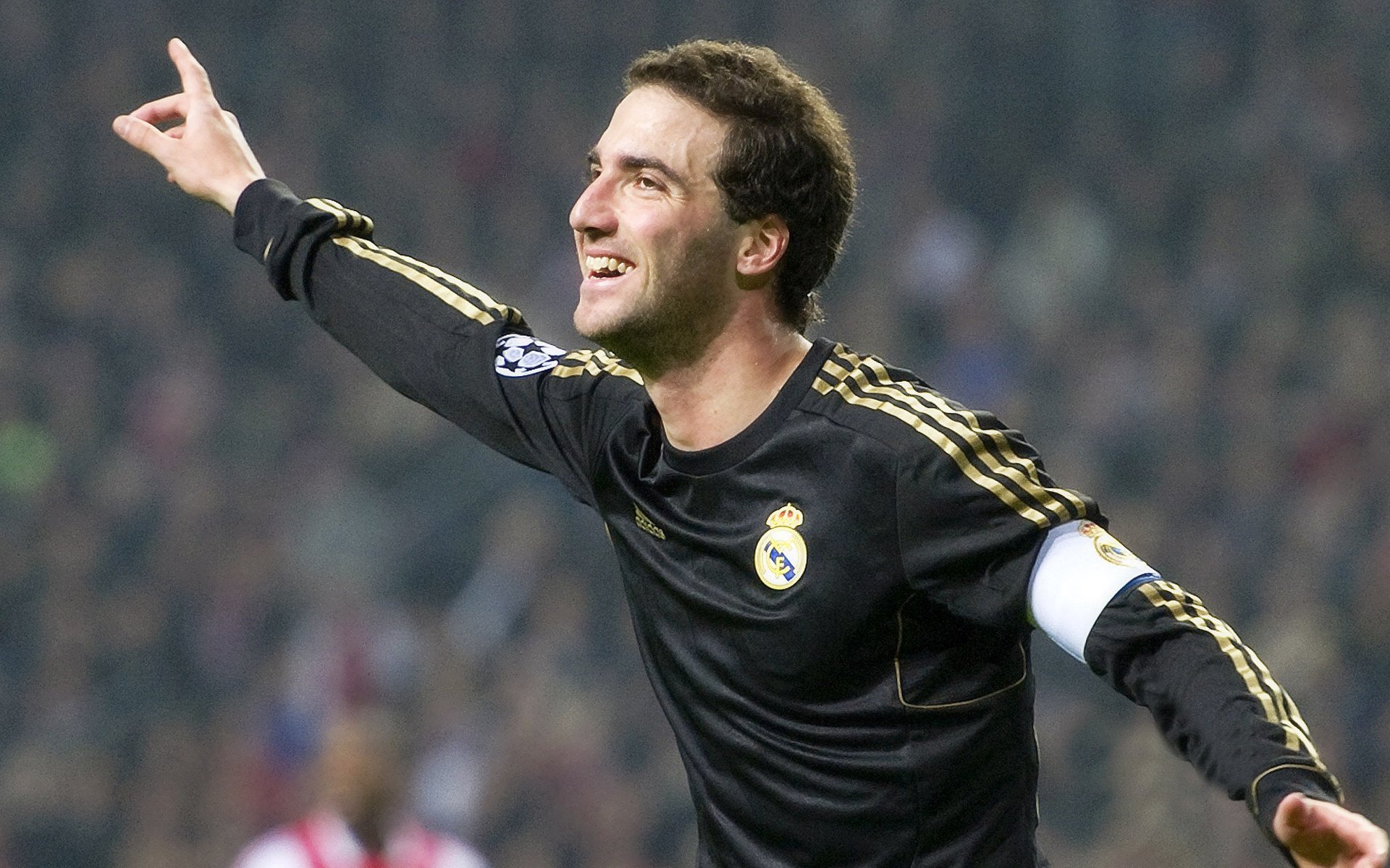 -西甲夜战，比分1-0，门神多次神扑，比赛中控球率达60%，射门7次，西甲 比赛