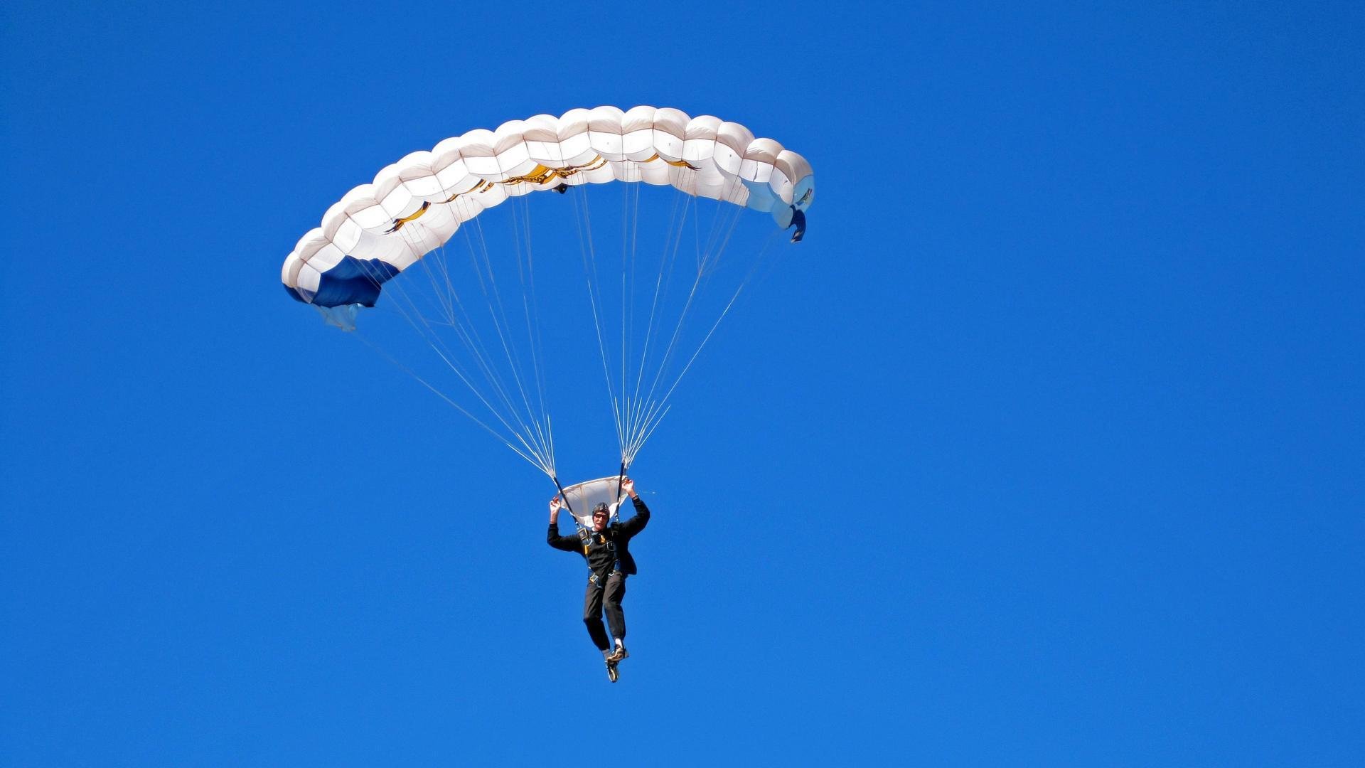 爱游戏官方-“冠军之路”揭秘：夺冠队伍的背后故事，冠军历程